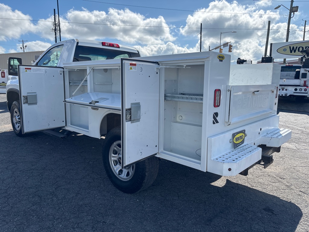 Photo 21 of this CHEVROLET K3500