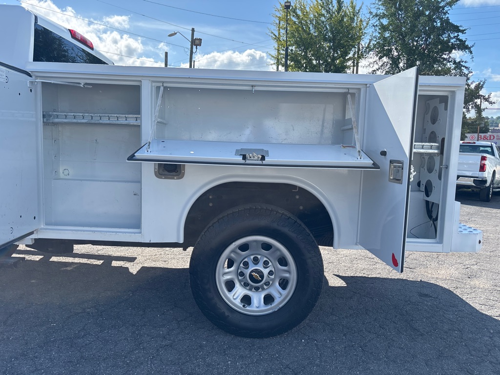 Photo 22 of this CHEVROLET K3500