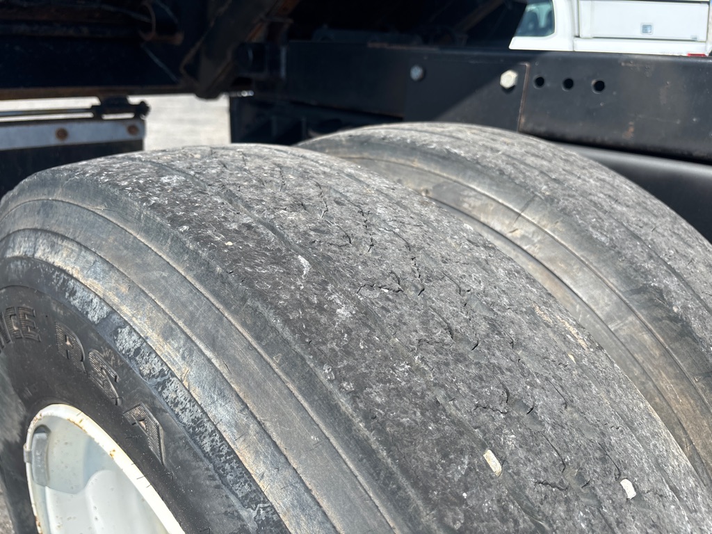 Photo 19 of this FORD F750