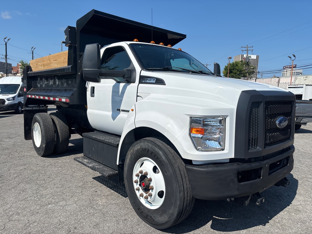 Photo 7 of this FORD F750