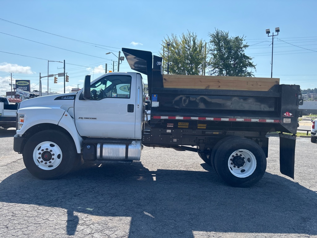 Photo 2 of this FORD F750