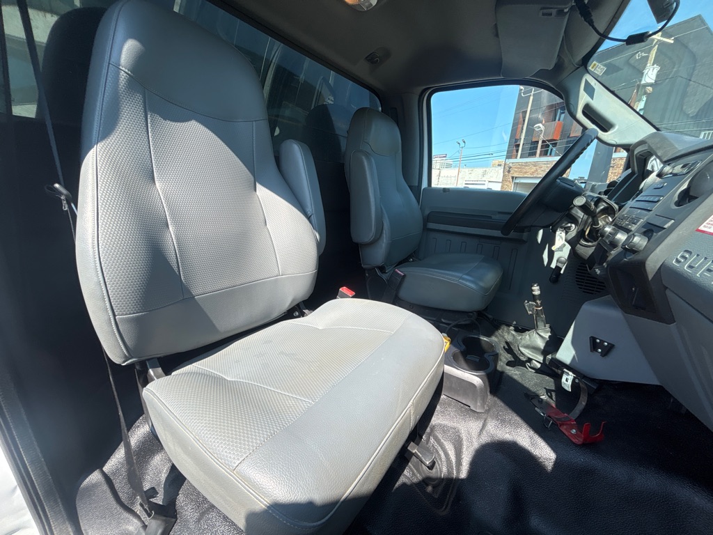 Photo 16 of this FORD F750