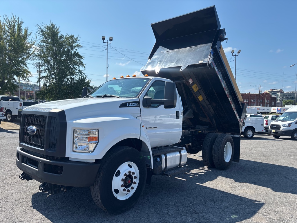 Photo 17 of this FORD F750