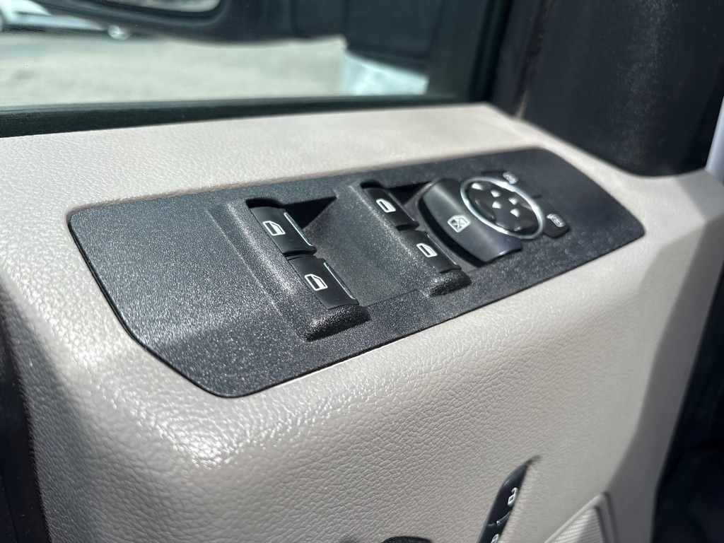 Photo 10 of this FORD F350