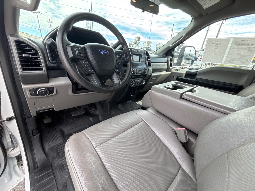 Photo 9 of this FORD F350