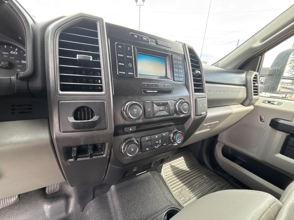 Photo 14 of this FORD F350