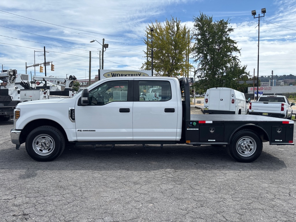 Photo 2 of this FORD F350