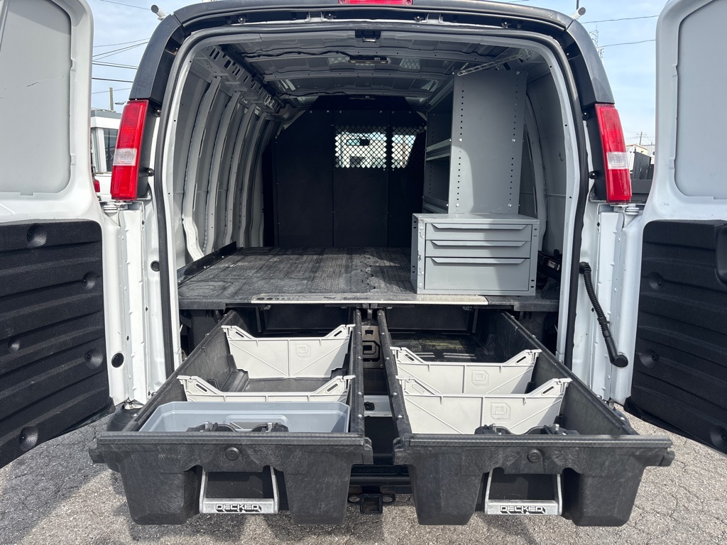 Photo 20 of this CHEVROLET G2500