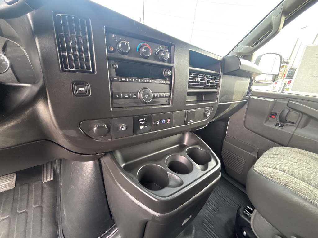Photo 14 of this CHEVROLET G2500
