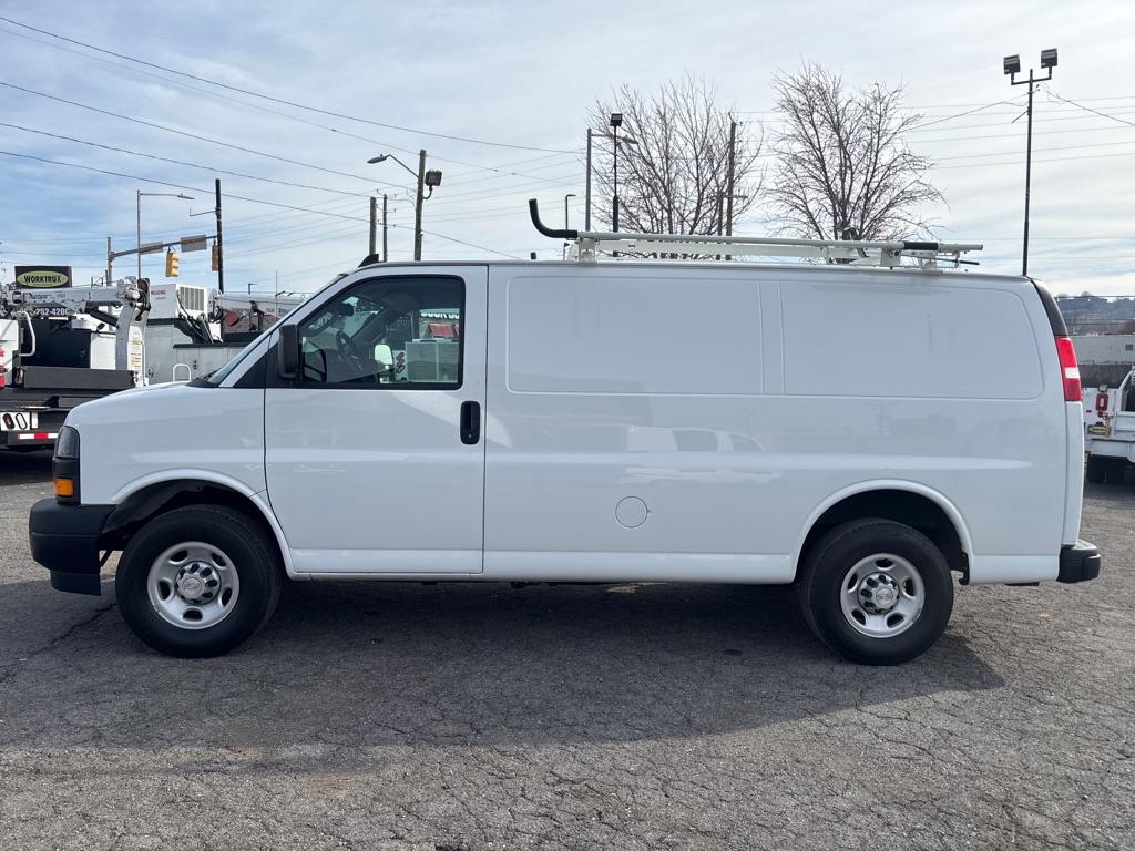 Photo 2 of this CHEVROLET G2500