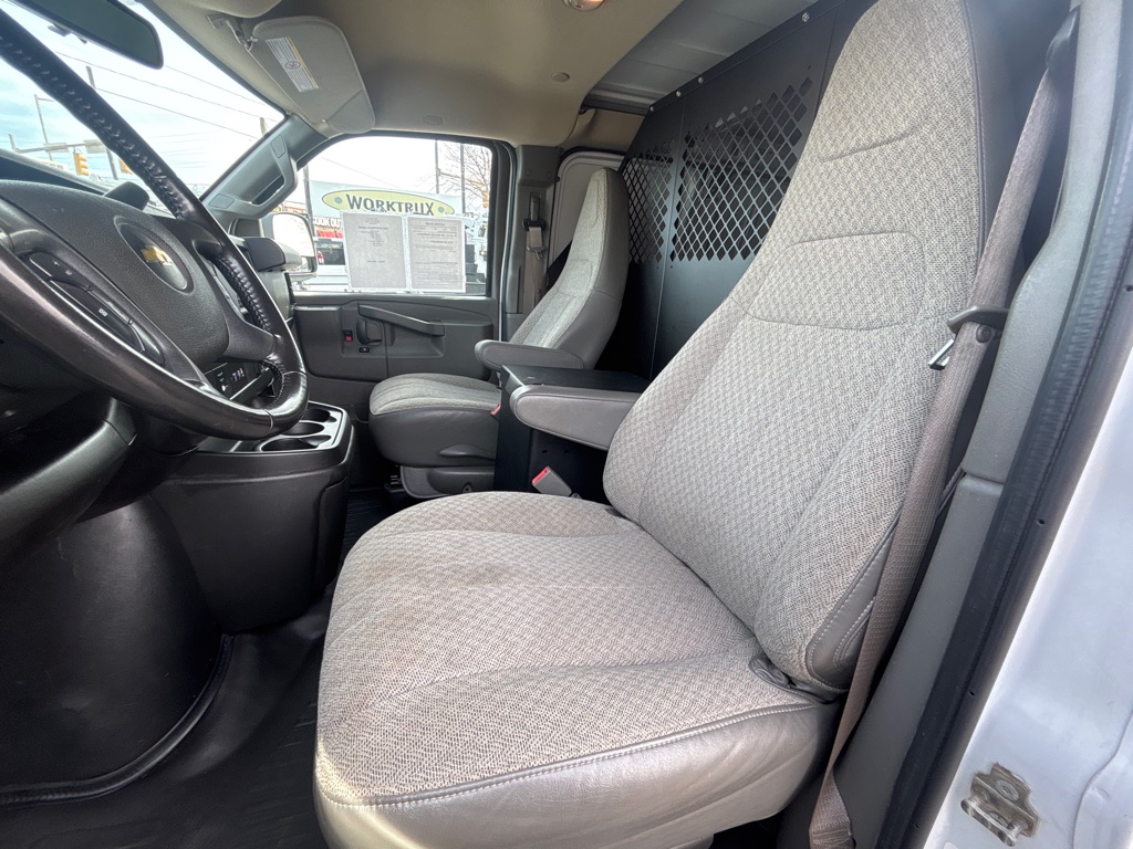 Photo 15 of this CHEVROLET G2500