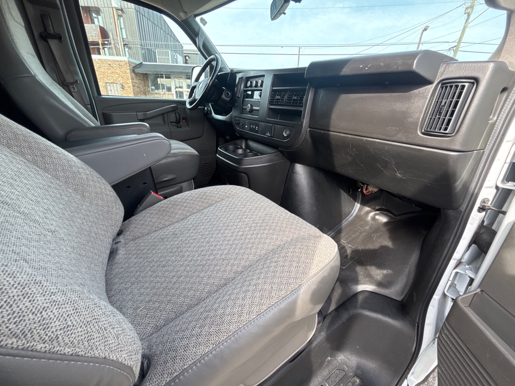 Photo 16 of this CHEVROLET G2500