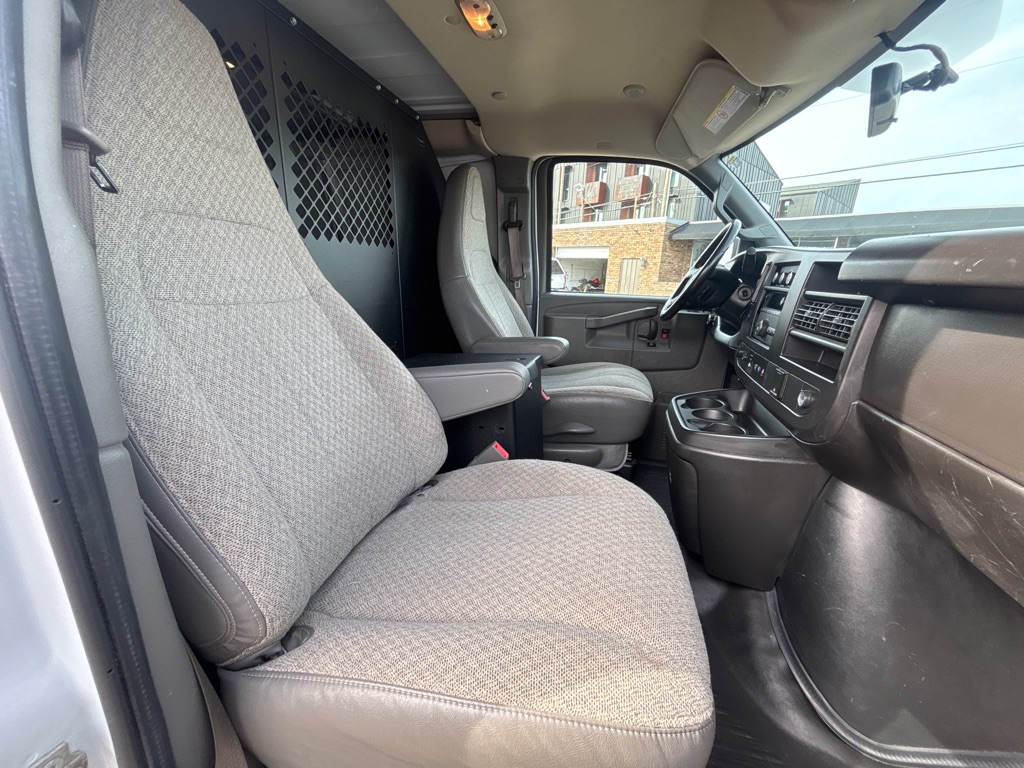 Photo 17 of this CHEVROLET G2500