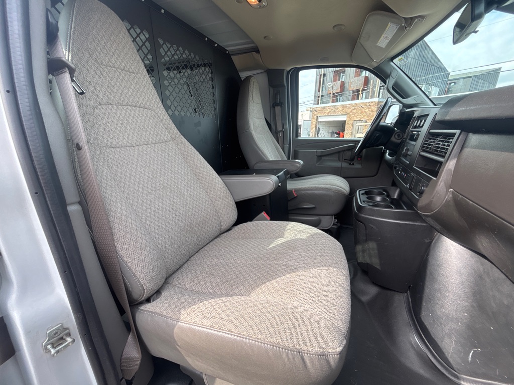 Photo 18 of this CHEVROLET G2500