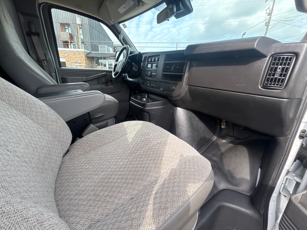 Photo 17 of this CHEVROLET G2500