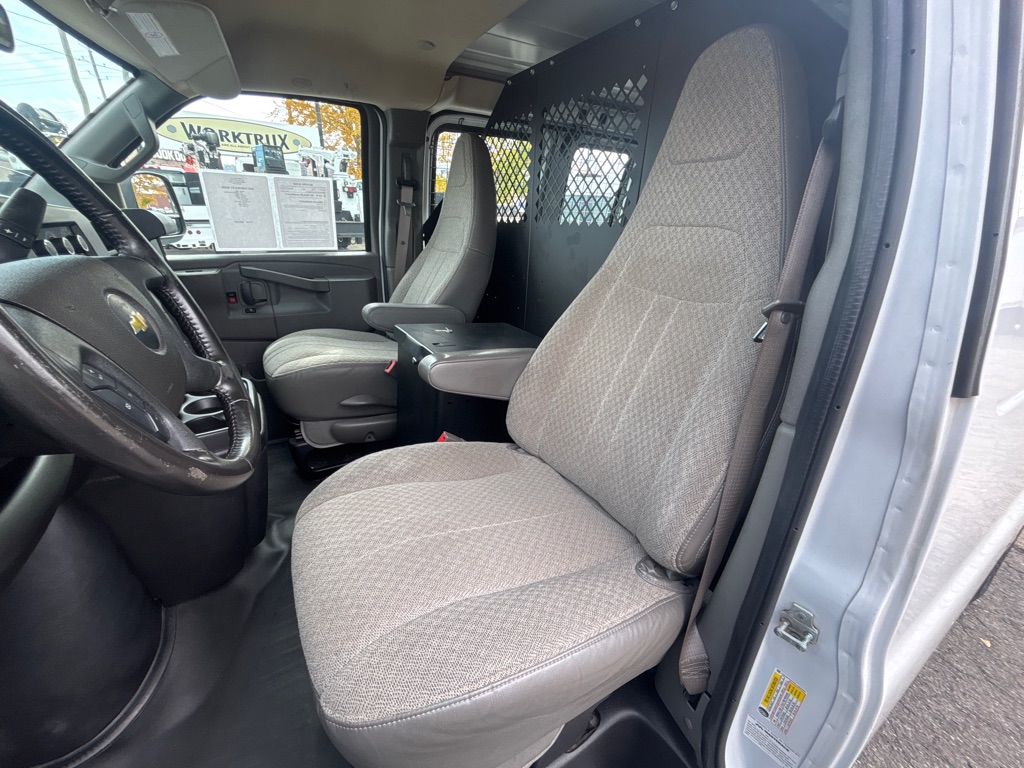Photo 16 of this CHEVROLET G2500