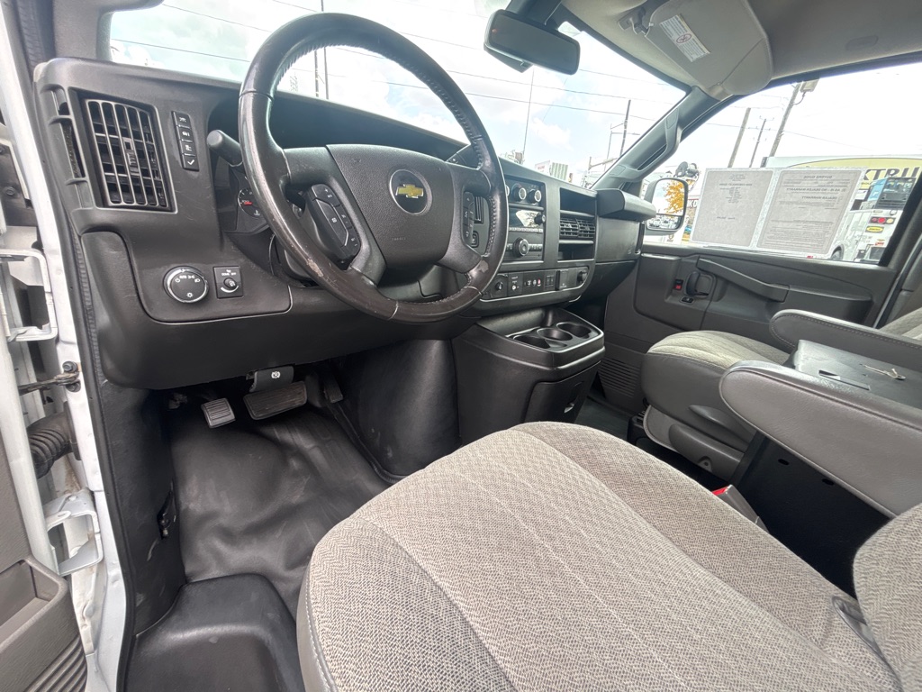 Photo 9 of this CHEVROLET G2500