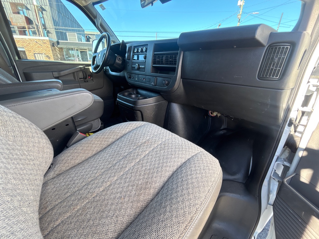Photo 17 of this CHEVROLET G2500
