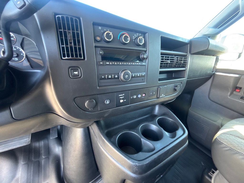 Photo 14 of this CHEVROLET G2500