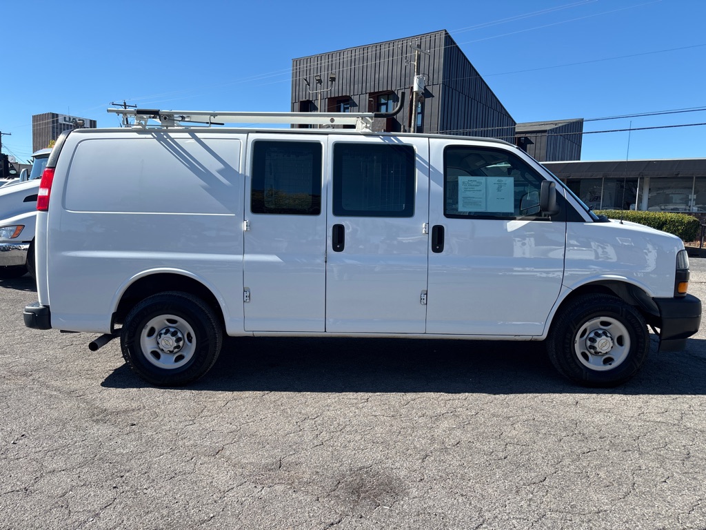 Photo 6 of this CHEVROLET G2500
