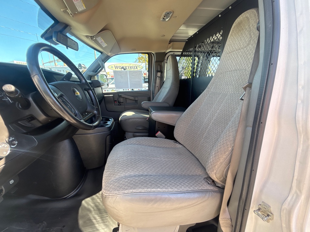 Photo 16 of this CHEVROLET G2500