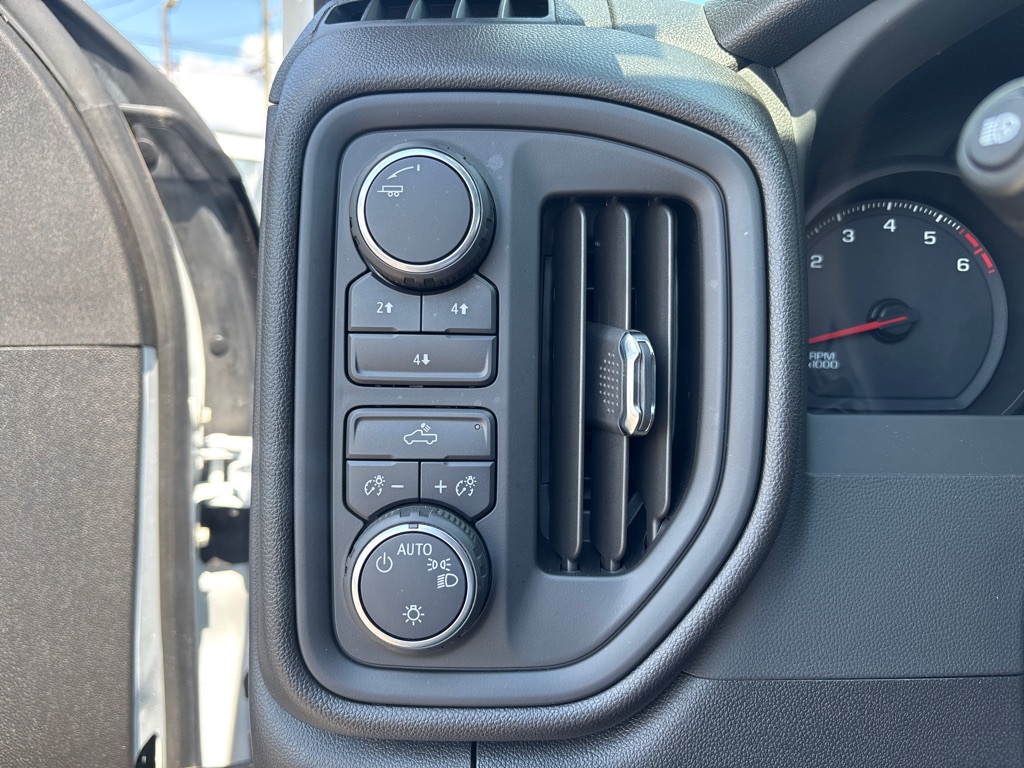 Photo 18 of this CHEVROLET K2500