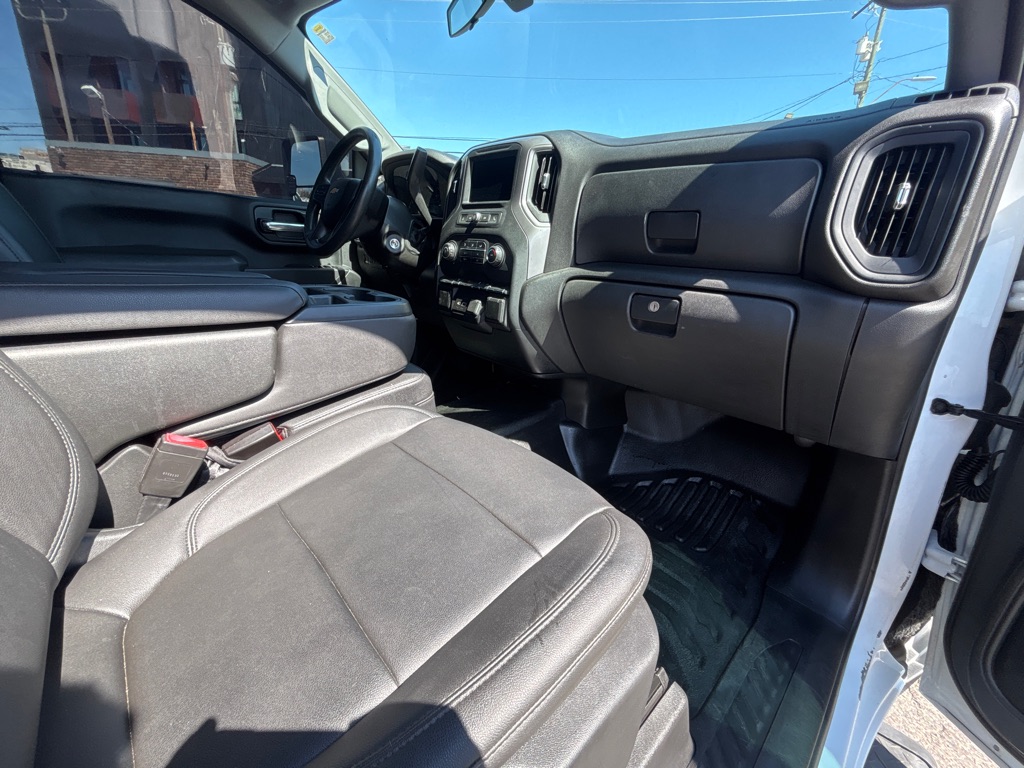 Photo 24 of this CHEVROLET SILVERADO 3500