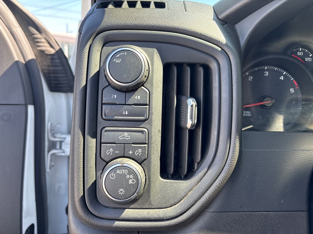 Photo 21 of this CHEVROLET SILVERADO 3500