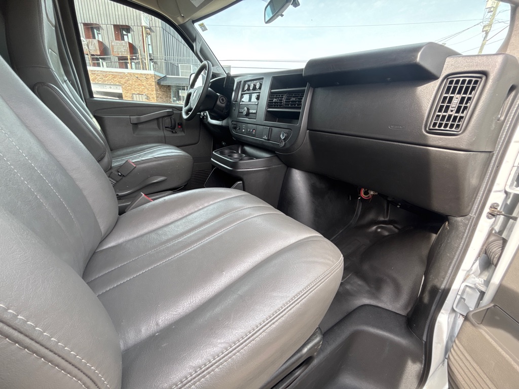 Photo 15 of this GMC SAVANA