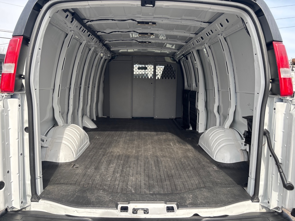 Photo 17 of this GMC SAVANA