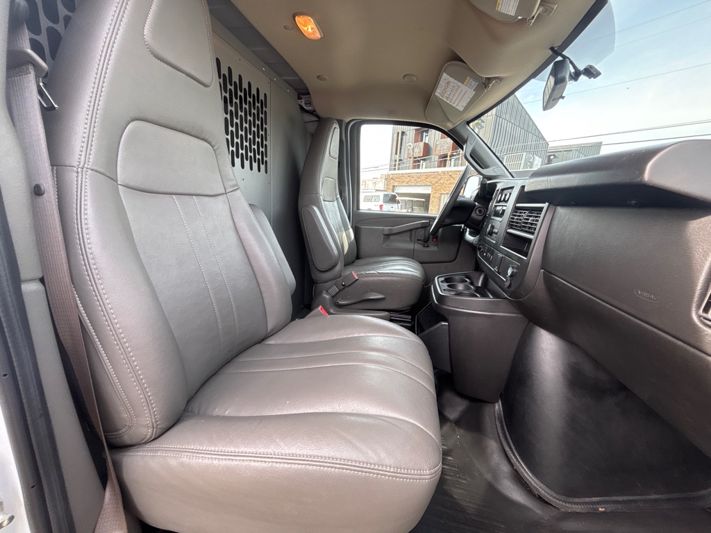 Photo 16 of this GMC SAVANA