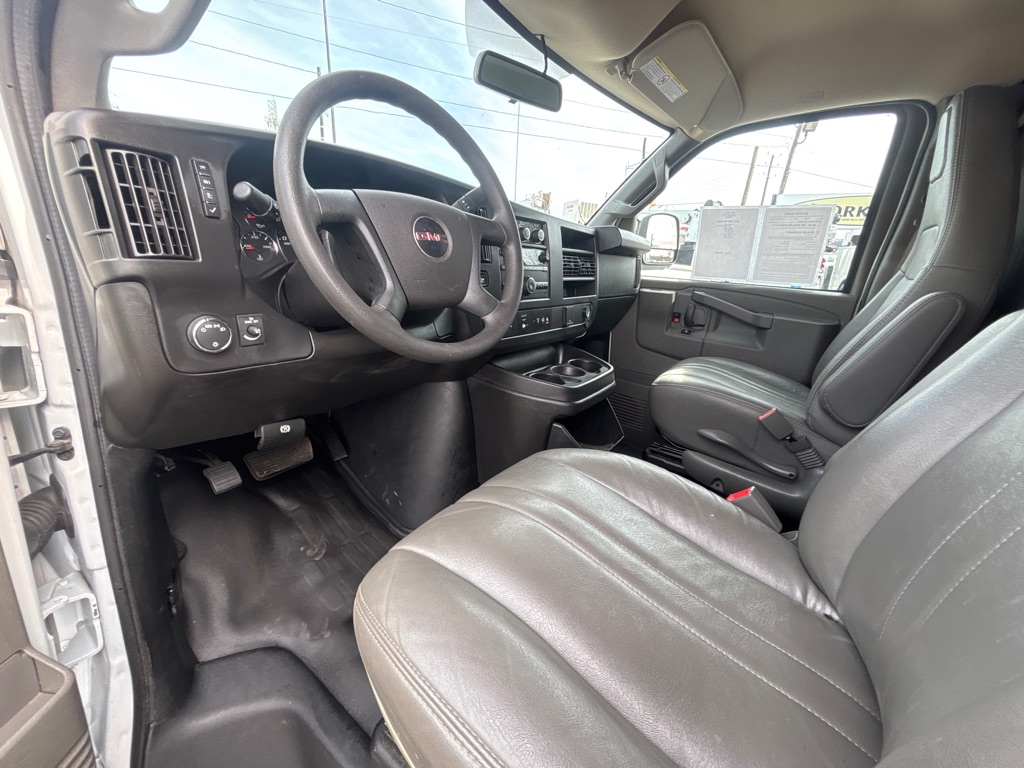 Photo 9 of this GMC SAVANA