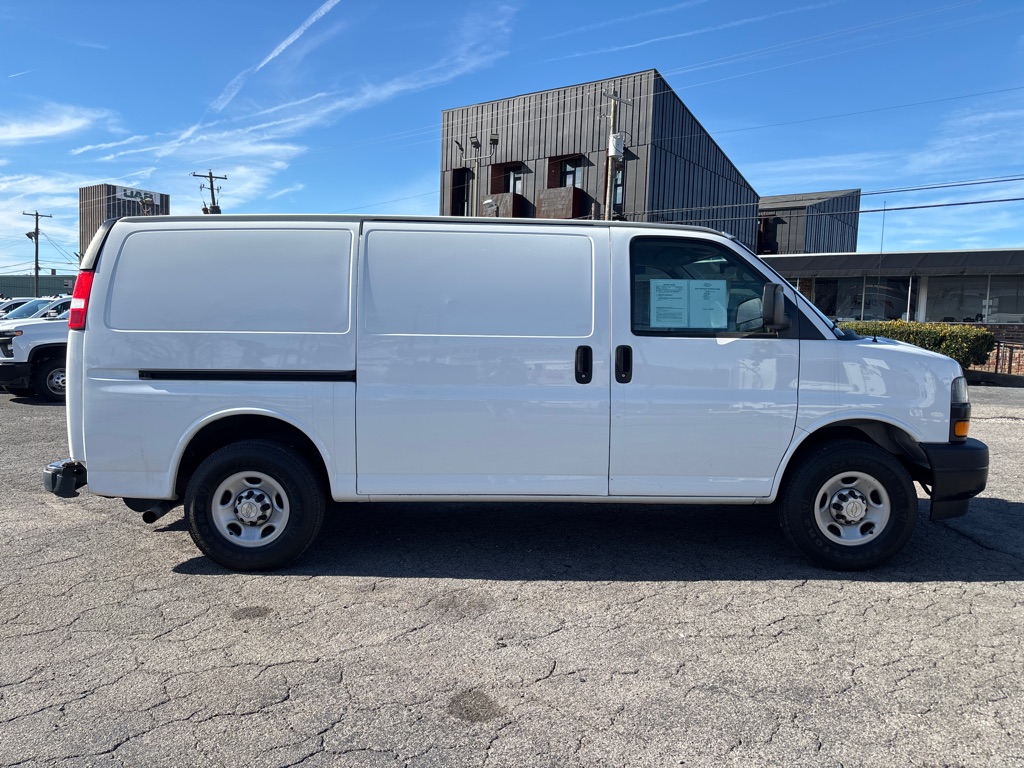 Photo 4 of this CHEVROLET EXPRESS G3500