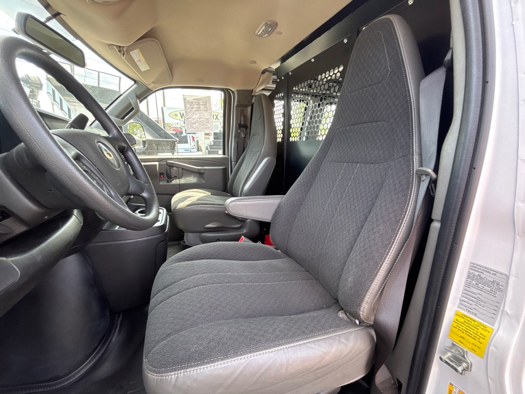 Photo 14 of this CHEVROLET EXPRESS G2500