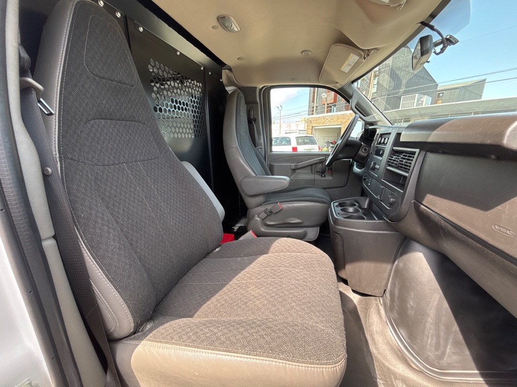 Photo 16 of this CHEVROLET EXPRESS G2500