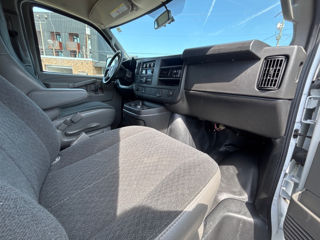 Photo 15 of this CHEVROLET EXPRESS G2500
