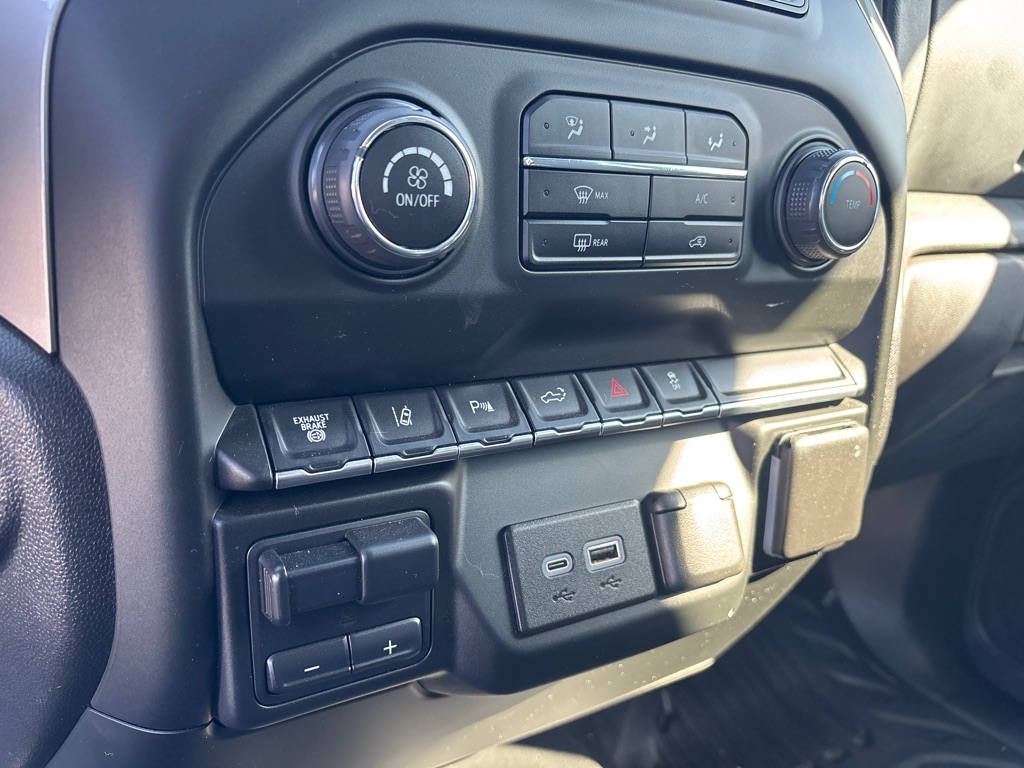 Photo 16 of this CHEVROLET SILVERADO 2500