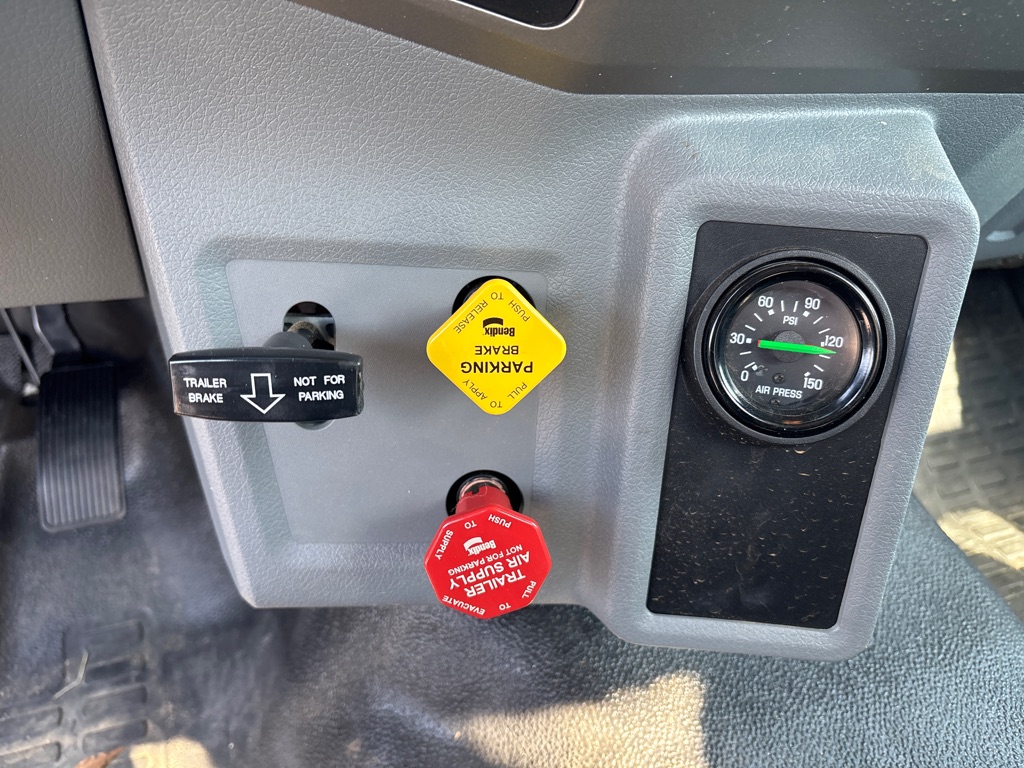 Photo 11 of this FORD F750