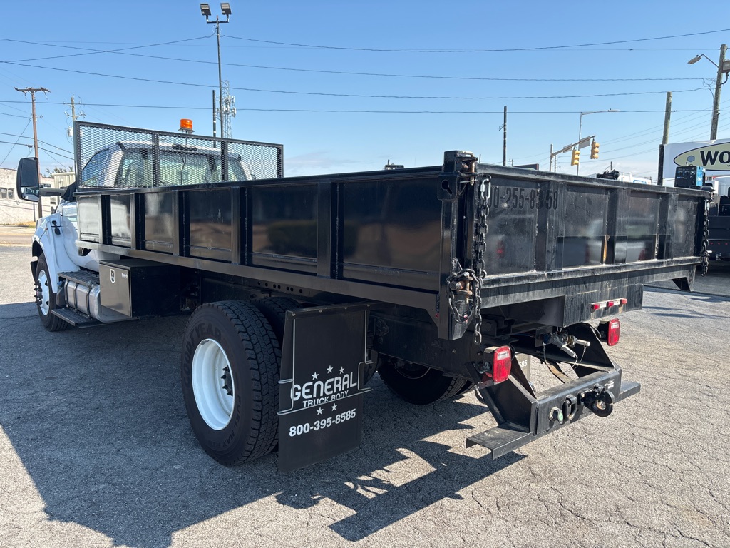 Photo 3 of this FORD F750