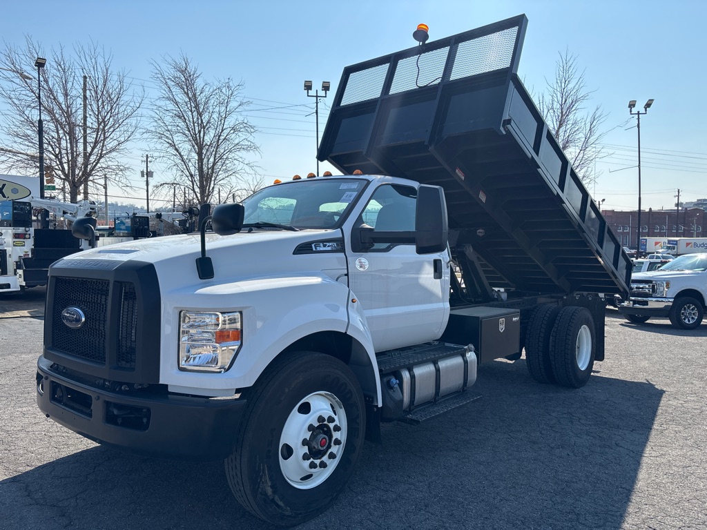Photo 15 of this FORD F750