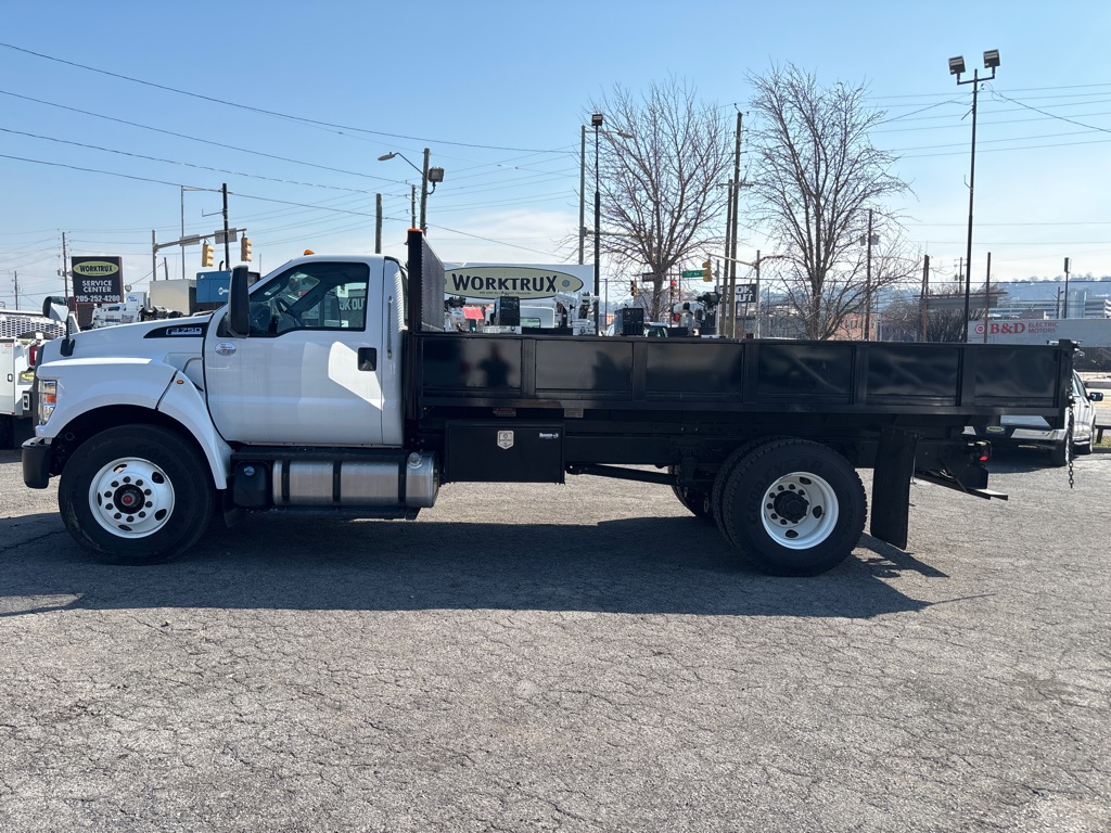 Photo 2 of this FORD F750