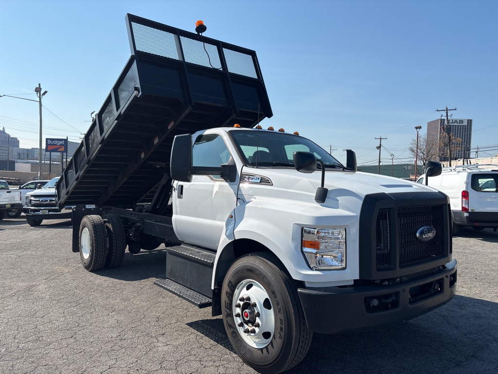 Photo 14 of this FORD F750