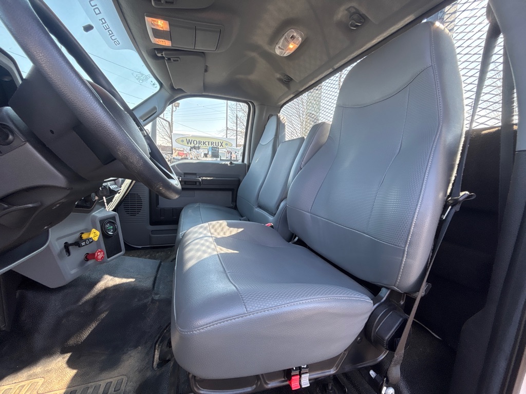 Photo 13 of this FORD F750