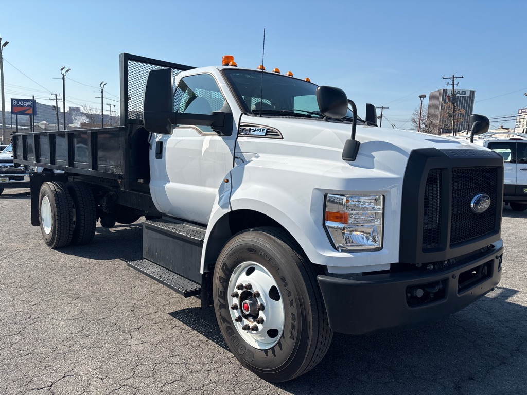 Photo 6 of this FORD F750