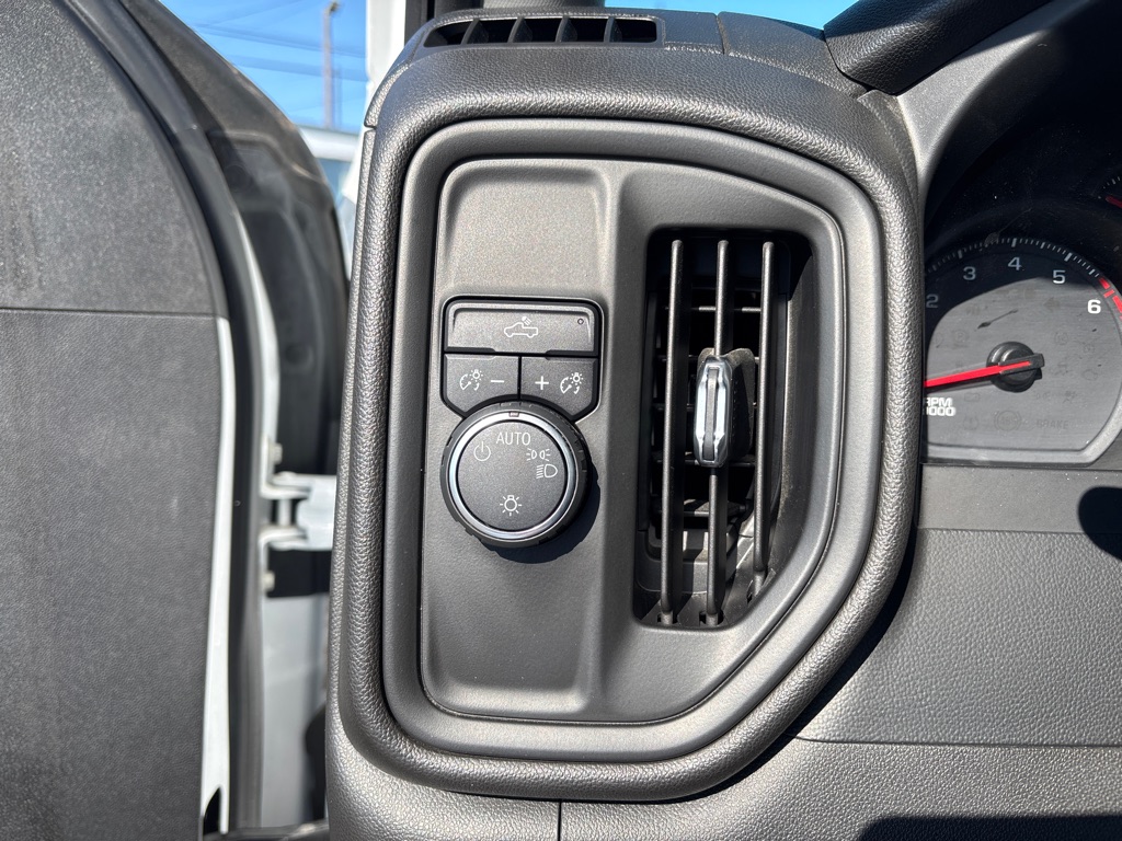 Photo 13 of this CHEVROLET SILVERADO 1500