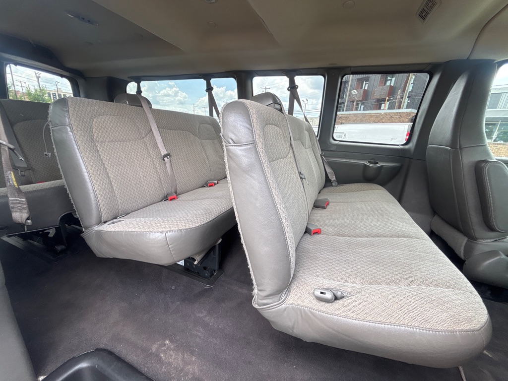 Photo 19 of this CHEVROLET EXPRESS G3500