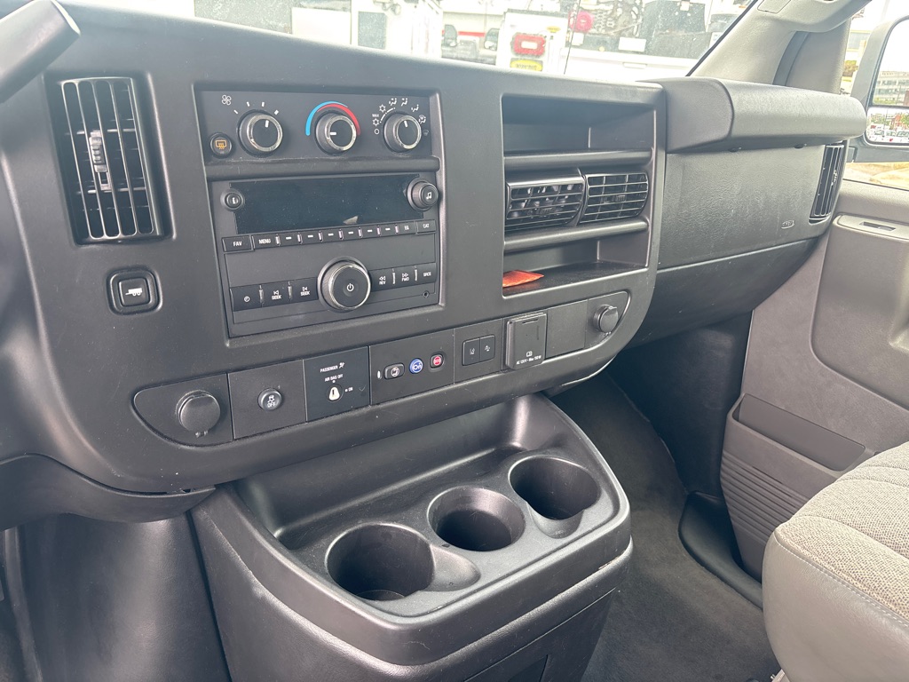 Photo 15 of this CHEVROLET EXPRESS G3500
