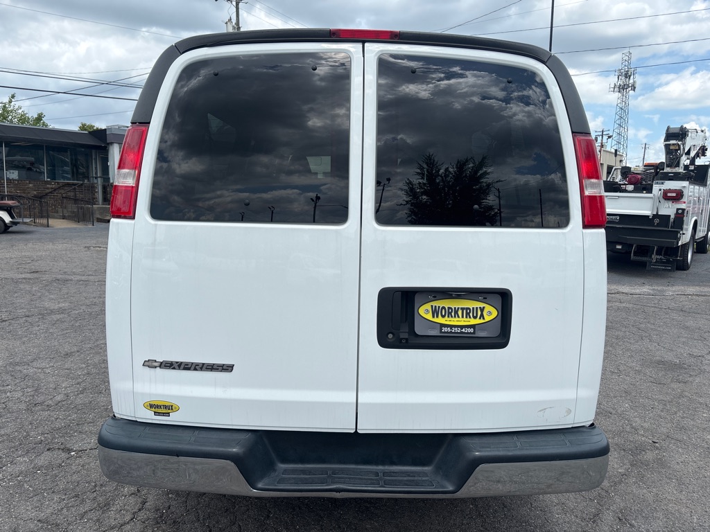 Photo 4 of this CHEVROLET EXPRESS G3500