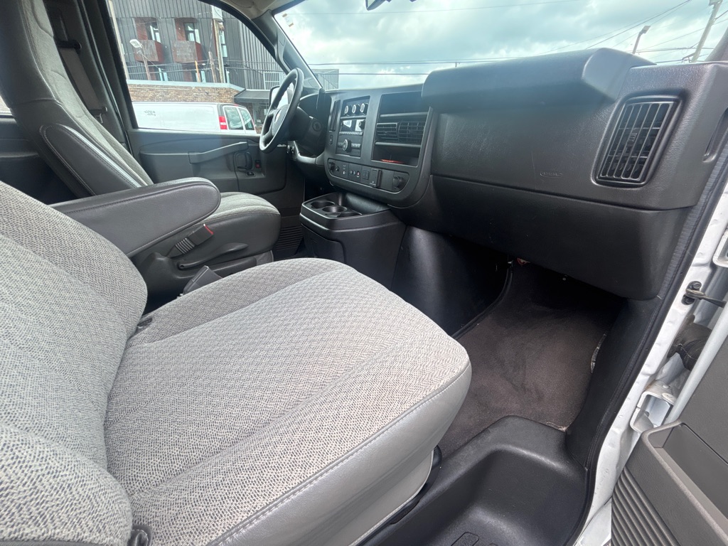 Photo 16 of this CHEVROLET EXPRESS G3500