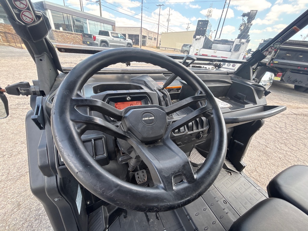 Photo 9 of this CAN-AM DEFENDER